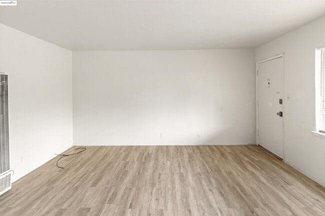 Photo - 2811 Nicol Ave Unit 8