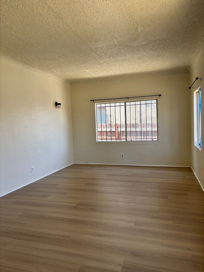 Photo - 1122 1/2-1122 1/2 W 85th St Unit 1122