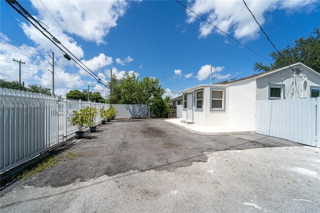 Photo - 5725 NW 24th Ave