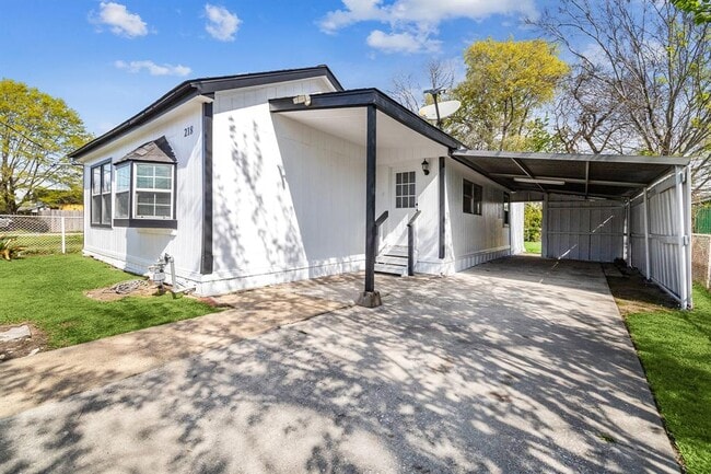 Photo - 218 E Fayle Ave Casa