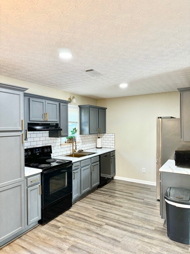 Photo - 486 Hammond Rd