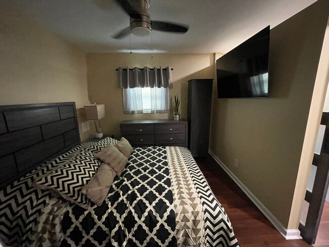 Photo - 115 Ivy log Pl