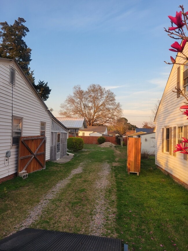 Photo - 206 N McCaskey Rd