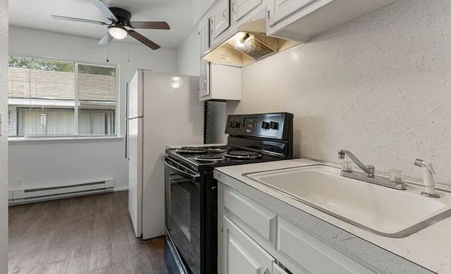 Building Photo - 4633 S 33rd W Ave Unit A2