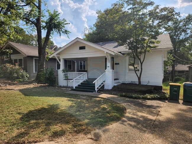 Building Photo - This Hillcrest Bungalow is just what you w... Rental