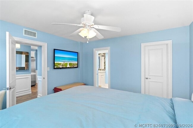 Building Photo - 1161 Hillsboro Mile Unit 306