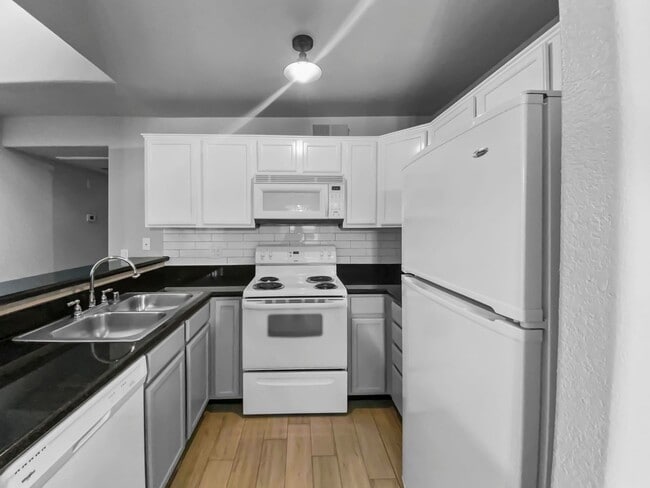 Photo - Lovely 3 Bedroom Condo! First 2 weeks free, Will be available May 1st Unit 278