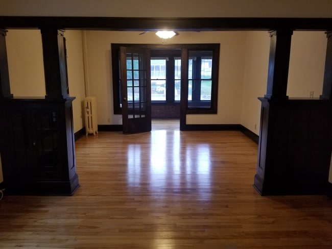 Escudo Heritage Lg One LR - Heritage Crest Apartments