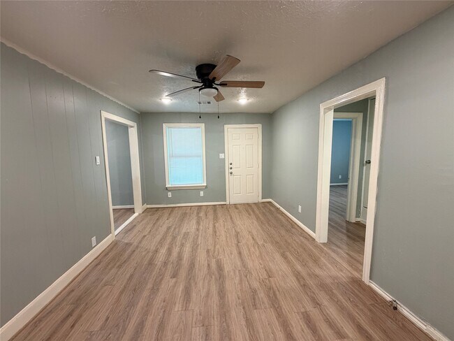 Photo - 505 Sikes St