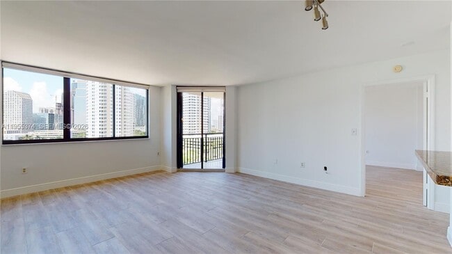 Photo - 540 Brickell Key Dr Unit 1111