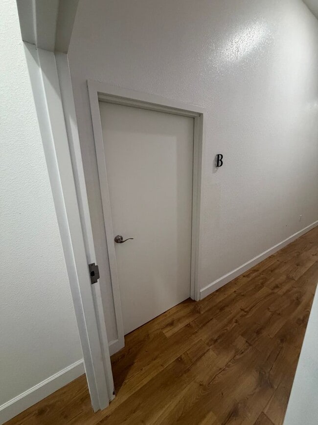 Building Photo - 616 Main St Unit 616 MAIN STREET  B