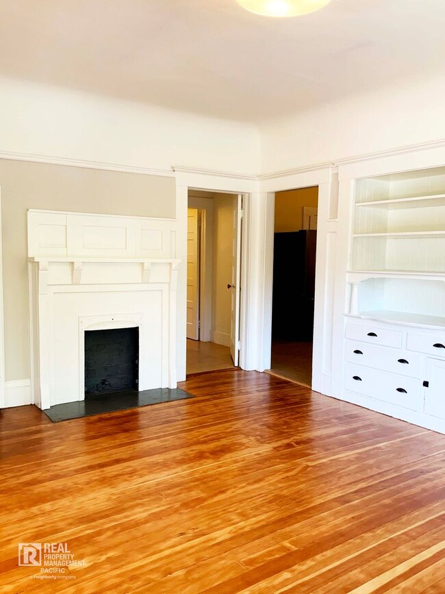 Photo - Spacious 4 Bedroom / 1.5 Bath near UC Campus