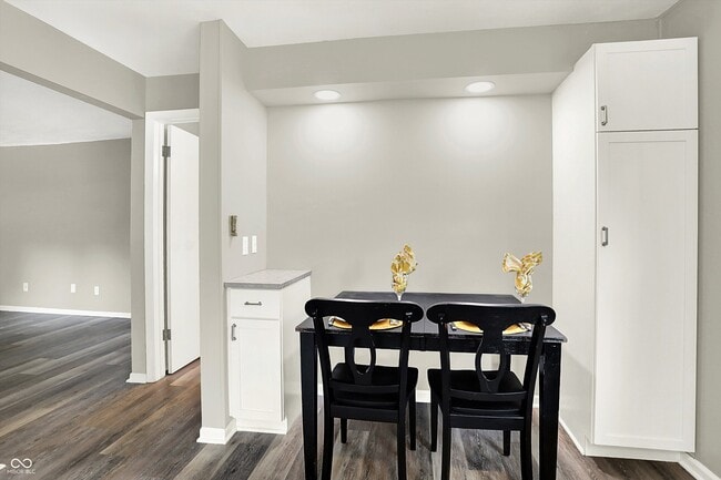 Photo - 303 E 4th St