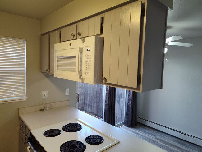 Photo - 3 Bed / 2.5 Bath Townhome in Longmont – $1,795/month