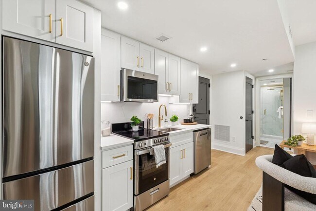 Photo - 135 S 19th St Unidad 407