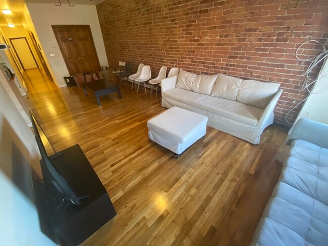 Building Photo - 618 Columbus Ave Unit 4