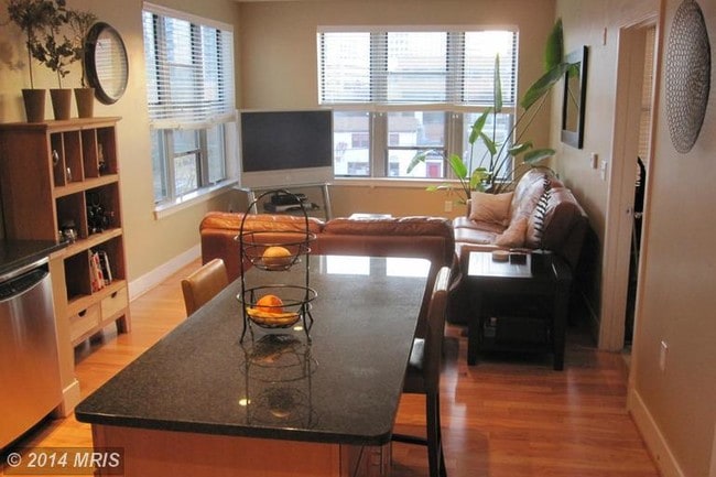 Sala de estar - 1800 Wilson Blvd Unidad 324