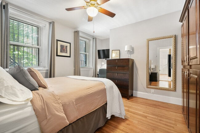 Large bedroom - 290 Commonwealth Ave Unit #B