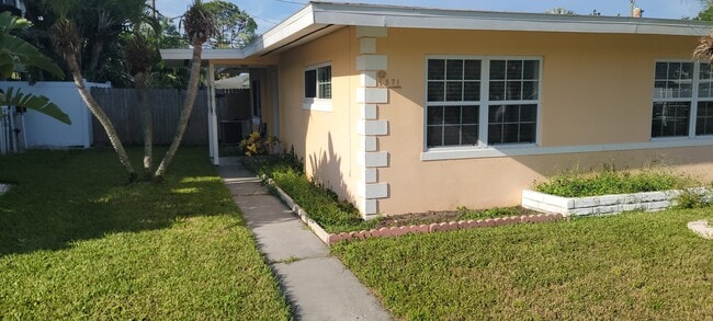 Photo - 571 Trade Winds Dr