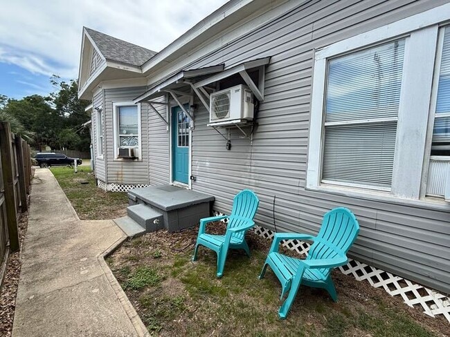 Photo - Pensacola - Downtown - 1 bedroom, 1 bathroom - partial utilities included