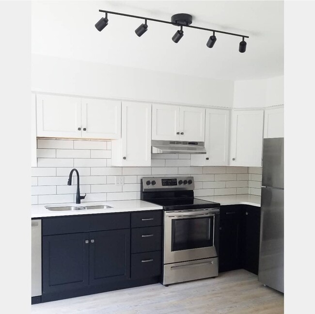 Photo - 586 Peachview Ln