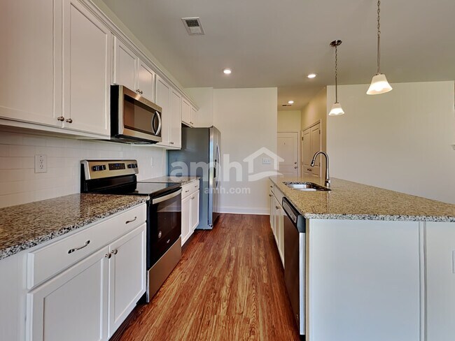 Photo - 317 Azore Way