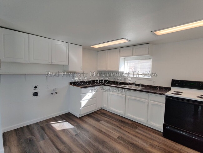 Photo - 1110 Potter Ave