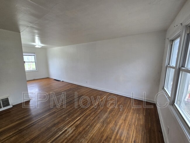 Photo - 269 Madison St