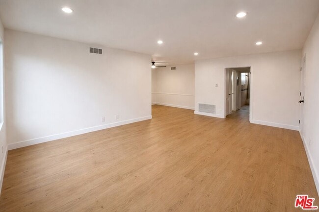 Photo - 447 S Palm Dr Unit 5