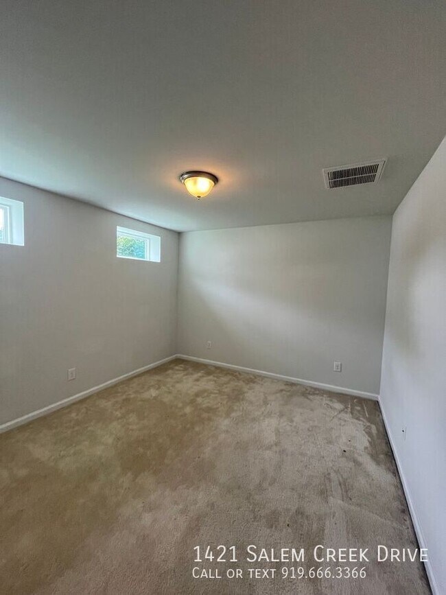 Photo - 1421 Salem Creek Dr