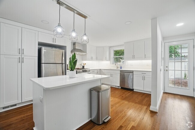 Building Photo - 535 37th St Rental