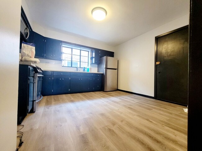 Kitchen - 5122 W Gladys Ave Unit Gladys 2F