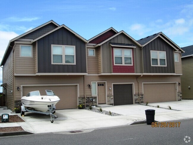 Building Photo - Luxury Townhome In Ridgefield!