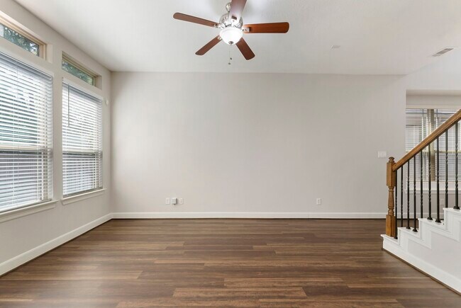 Building Photo - 31 Aventura Pl