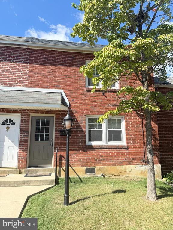 Building Photo - 710 S Adams St Rental