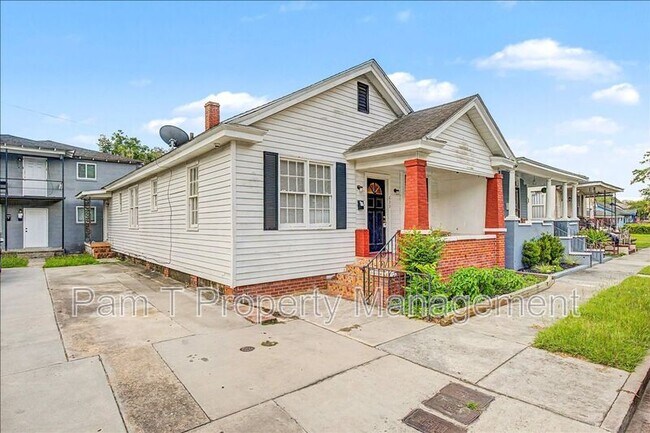 Photo - 633 W 35th St