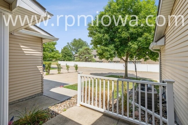 Photo - UPDATED TOWNHOME!! 2 Bedroom, 2.5 Bath in Ankeny