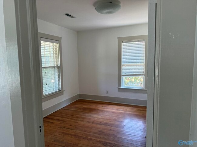 Photo - 1118 Ward Ave NE