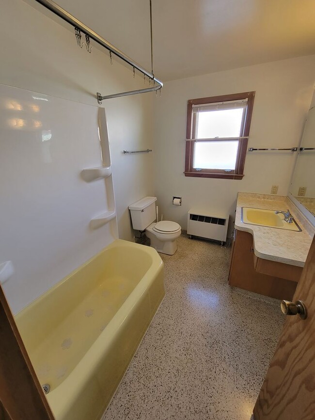 Photo - 319 E Harris St Apartment Unit 6
