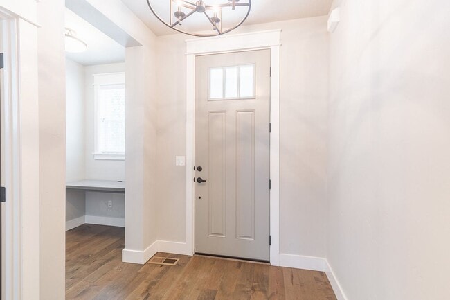 Photo - Quiet Centrally located 3 bed 2.5 bathroom