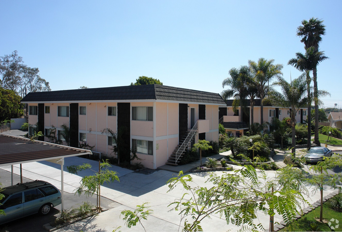 Photo - Empire Palms Apartments