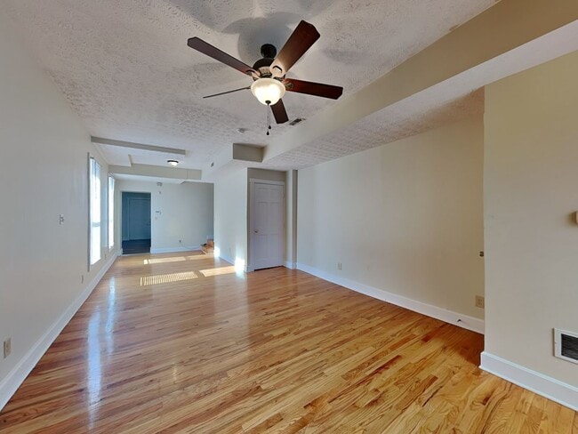 1391 Indianola Ave