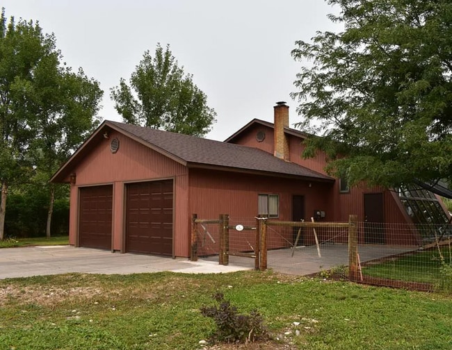 Building Photo - 5910 N Leonard Ave