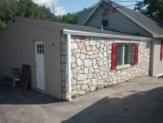 Photo - 380 W Rose Tree Rd