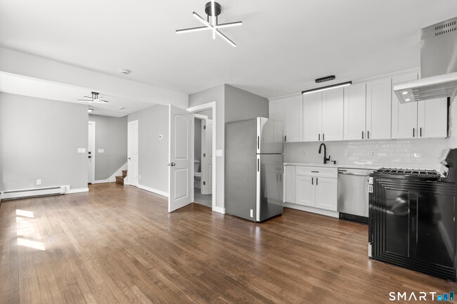 Photo - 105 Richmond Hill Ave Unit 2