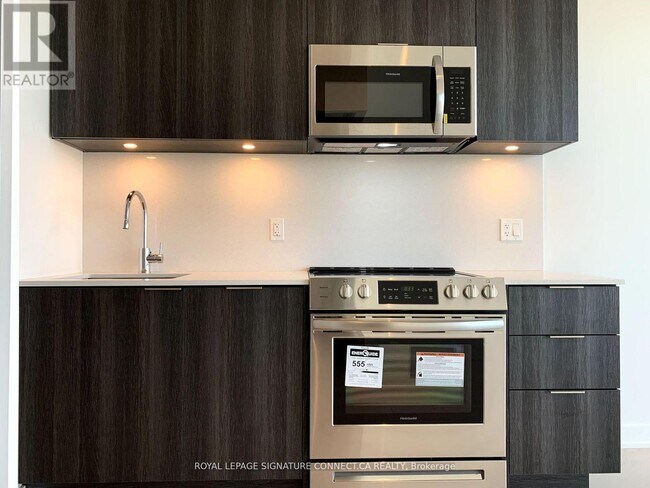 Photo - 25 Richmond St E Unit 2413