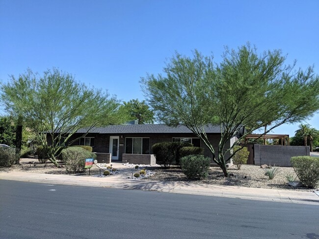 Building Photo - 4 Bedroom Home in Tempe Gardens Near E Sou...