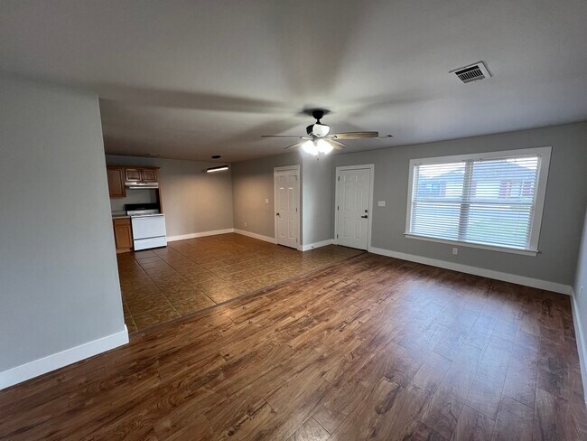 Photo - 205 E Marietta Ct