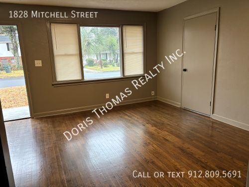 Photo - 1828 Mitchell St