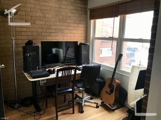 Building Photo - No Broker's Fee, Heat, Hot Water Included, Laundry on a Site, Parking for Rent